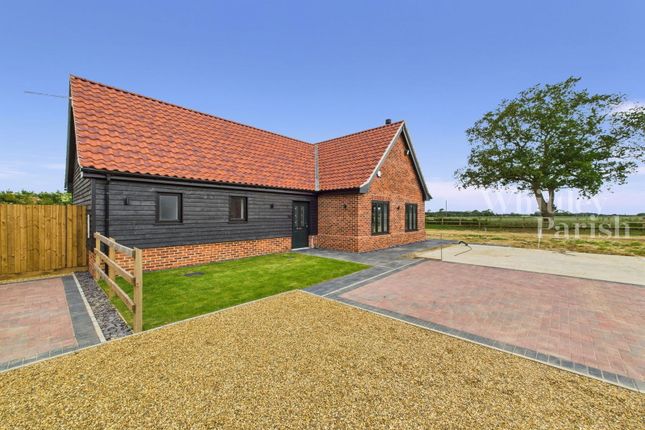 Mill Road, Winfarthing 4 bed chalet for sale