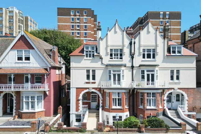 Third Avenue, Hove, BN3 2 bed flat for sale