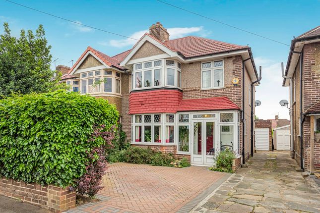 Shirley Close, Hounslow, TW3 3 bed semi