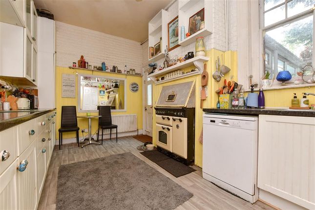 4 bed property