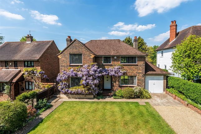 ST JOHNS AVENUE, LEATHERHEAD, KT22 3 bed detached house for sale