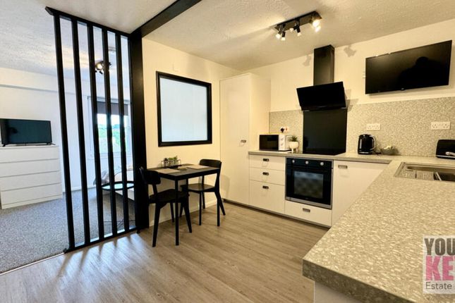 Eastcliffe Heights, Radnor Bridge... 1 bed flat for sale