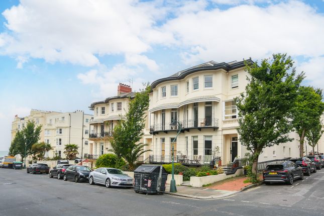 Lansdowne Place, Hove, East Sussex, BN3 2 bed flat for sale