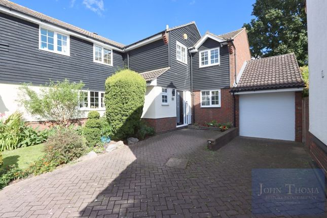 5 bedroom semi-detached house for sale