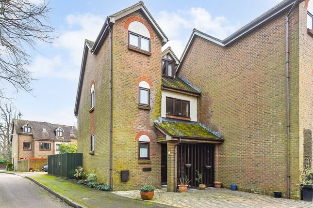 Oliver Rise, Alton, Hampshire 3 bed end of terrace house for sale