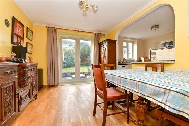 Sole Farm Avenue, Bookham... 4 bed semi