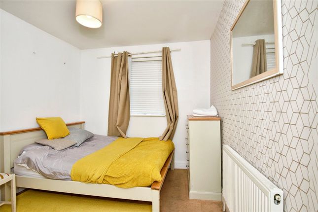 3 bedroom flat for sale