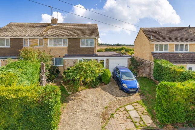 Aldsworth Close, Fairford... 3 bed semi