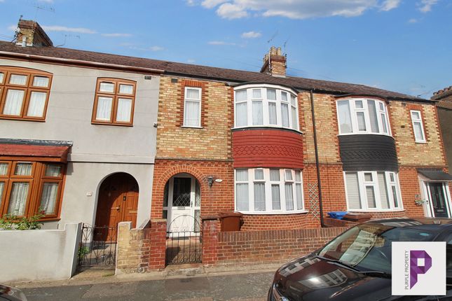 Larkfield Avenue,  Gillingham, ME7 3 bed terraced house for sale