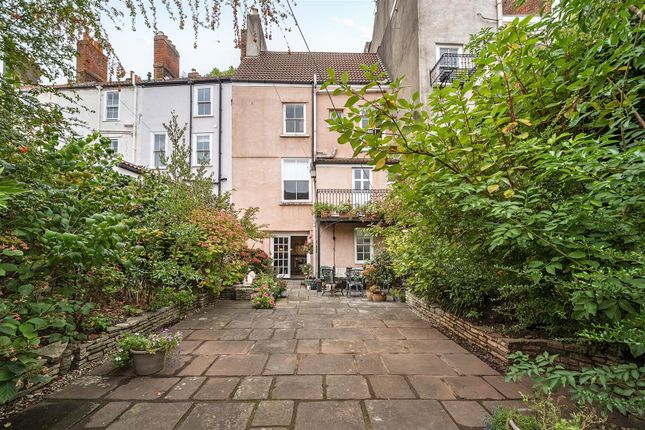 6 bedroom terraced house for sale
