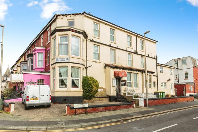 8 bedroom house for sale