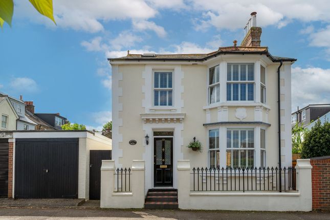 Parkgate Road, Reigate, RH2 3 bed detached house for sale