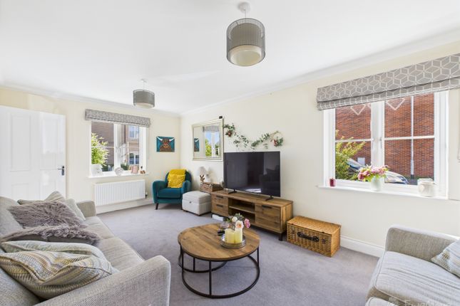 3 bedroom link detached house for sale