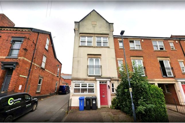 6 bedroom end of terrace house for sale
