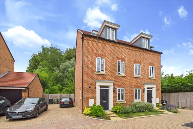 Hutton Close, Newbury, Berkshire, RG14 3 bed semi