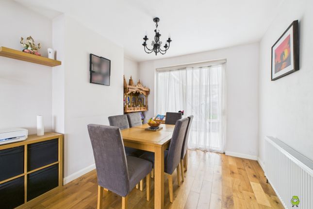 Long Lane, Bexleyheath, Kent, DA7 3 bed semi
