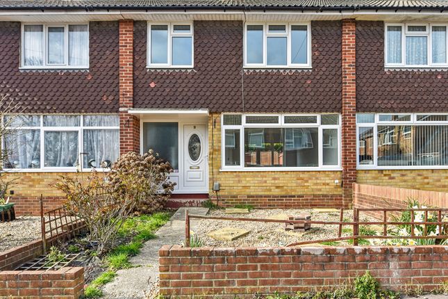 Cedar Close, Hampshire PO7 3 bed terraced house for sale