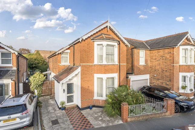 Dorchester Road, Weybridge, KT13 3 bed detached house for sale