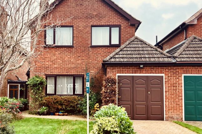 Littleshaw Lane, Wythall, B47 6EU 3 bed link detached house for sale