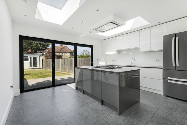 Bargate Close, New Malden KT3 3 bed semi