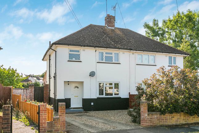 Stephen Close, Egham, Surrey, TW20 3 bed semi