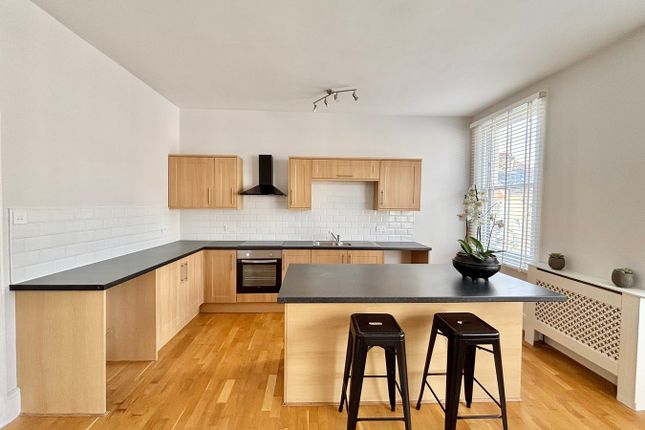 Wickham Avenue, Bexhill on Sea, TN39 2 bed flat for sale