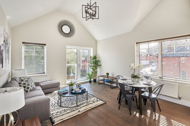 Queen Street, Surrey GU7 2 bed flat for sale