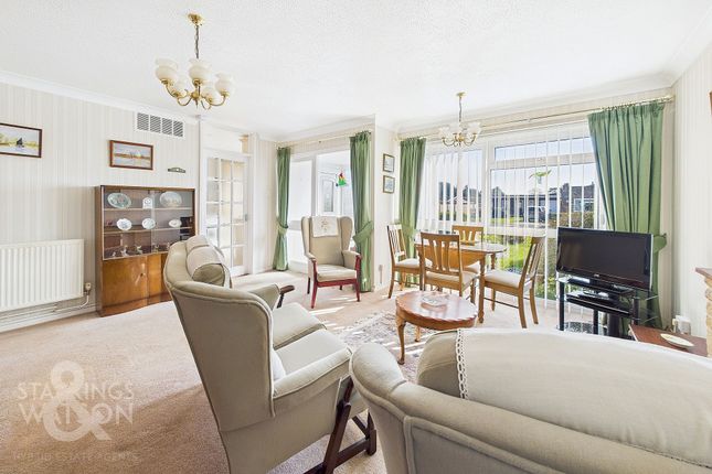 St. Laurence Avenue, Brundall, Norwich 3 bed detached bungalow for sale