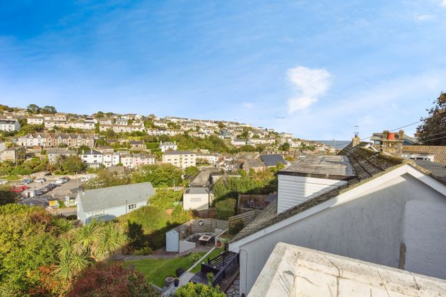 5 bed detached house