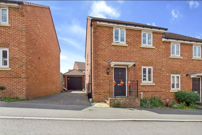 Great Crescent, Newbury, Berkshire, RG14 3 bed semi