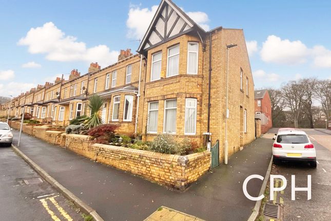 Mayville Avenue, Scarborough, YO12 3 bed end of terrace house for sale
