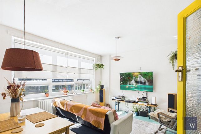 Brixton Hill, London, SW2 2 bed apartment for sale