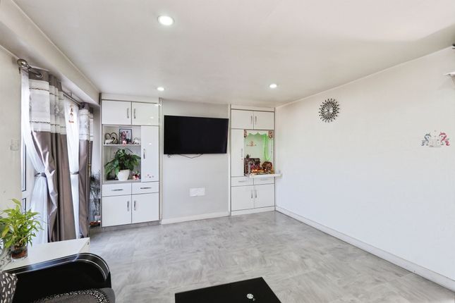 2 bedroom maisonette for sale