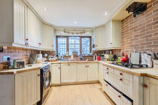 4 bed detached house