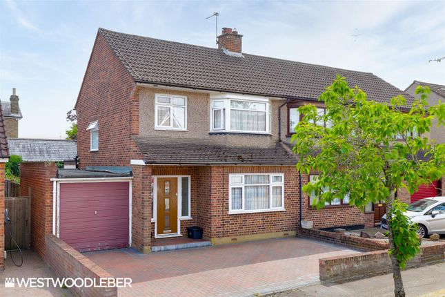Grenville Avenue, Broxbourne EN10 3 bed semi