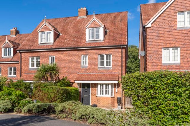 Treetops Way, Heathfield TN21 4 bed semi
