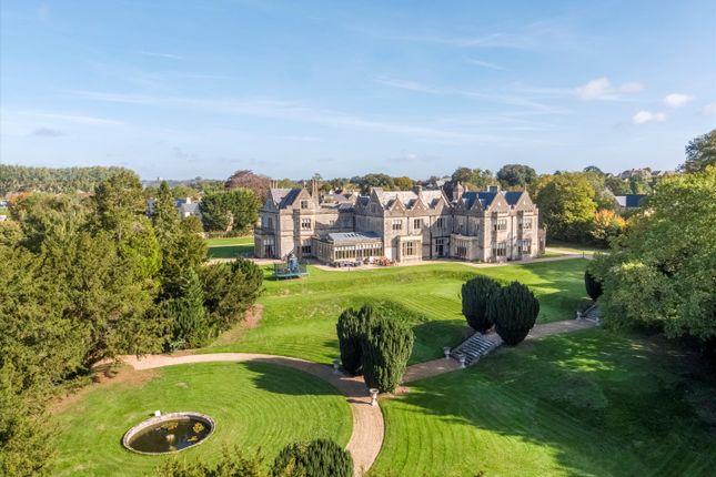 19 bedroom detached house for sale