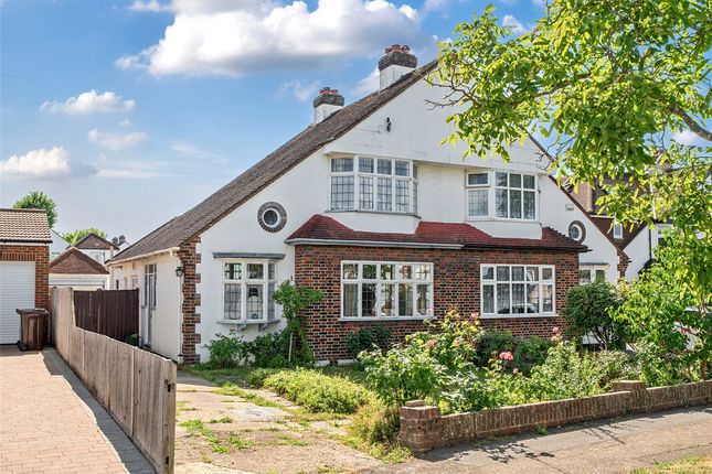 Oaks Avenue, Worcester Park KT4 3 bed semi
