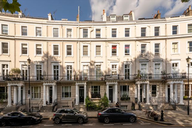 Royal Crescent, London, W11 2 bed flat for sale