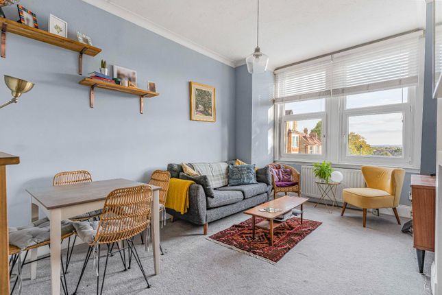 46 Montem Road, London 2 bed apartment for sale