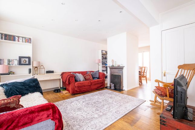3 bedroom link detached house for sale