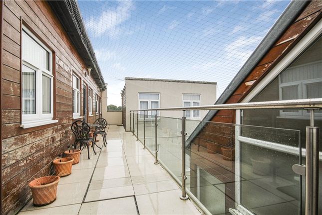Guildford Street, Surrey KT16 1 bed apartment for sale
