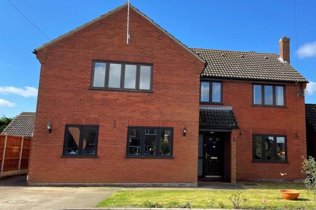 5 bed detached house