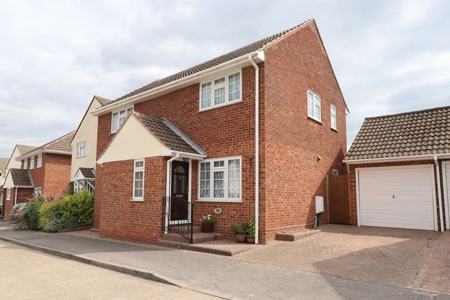 Gloucester Avenue, Rayleigh, SS6 4 bed detached house for sale