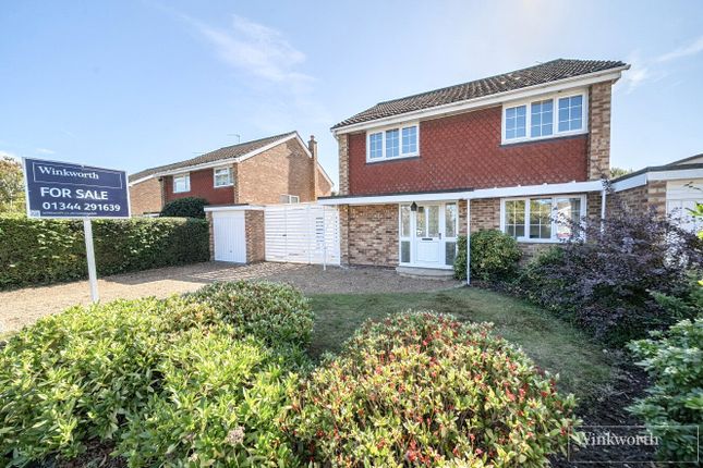 Lambourne Drive, Bagshot, Surrey, GU19 4 bed link detached house for sale