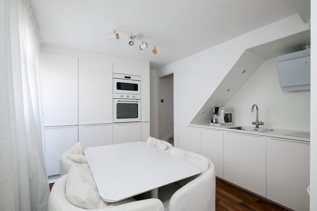 Albany Passage, Richmond 2 bed end of terrace house for sale