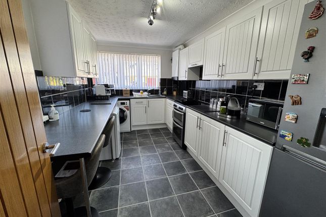 Eileen Gardens, Birmingham B37 3 bed house for sale