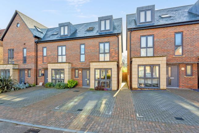 Frances Drive, Dunstable LU6 4 bed townhouse for sale