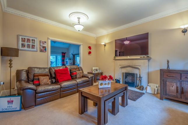 5 bed detached house