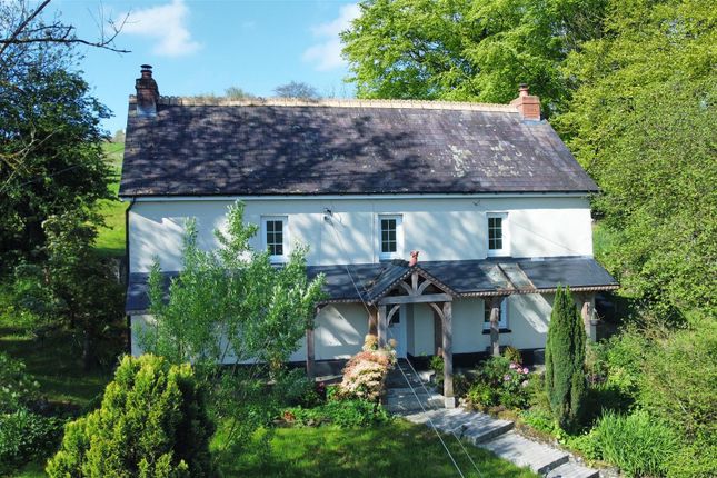 Cwrtnewydd, Llanybydder 4 bed property with land for sale